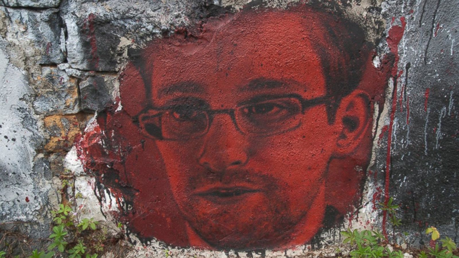 Snowden calls Russian-Spy allegation ''Absurd'', demands protection after US threats