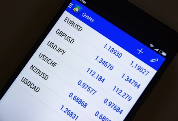 MetaTrader 4 vs MetaTrader 5 iPhone app