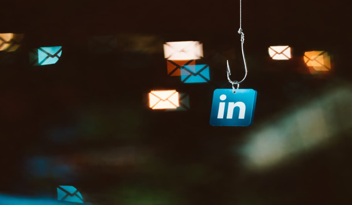 LinkedIn Phishing Scam Uses Fake Notifications to Hijack Accounts