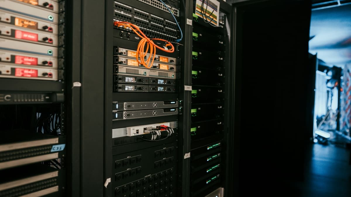 Hosting Service Standards That Define High-Performing Agencies