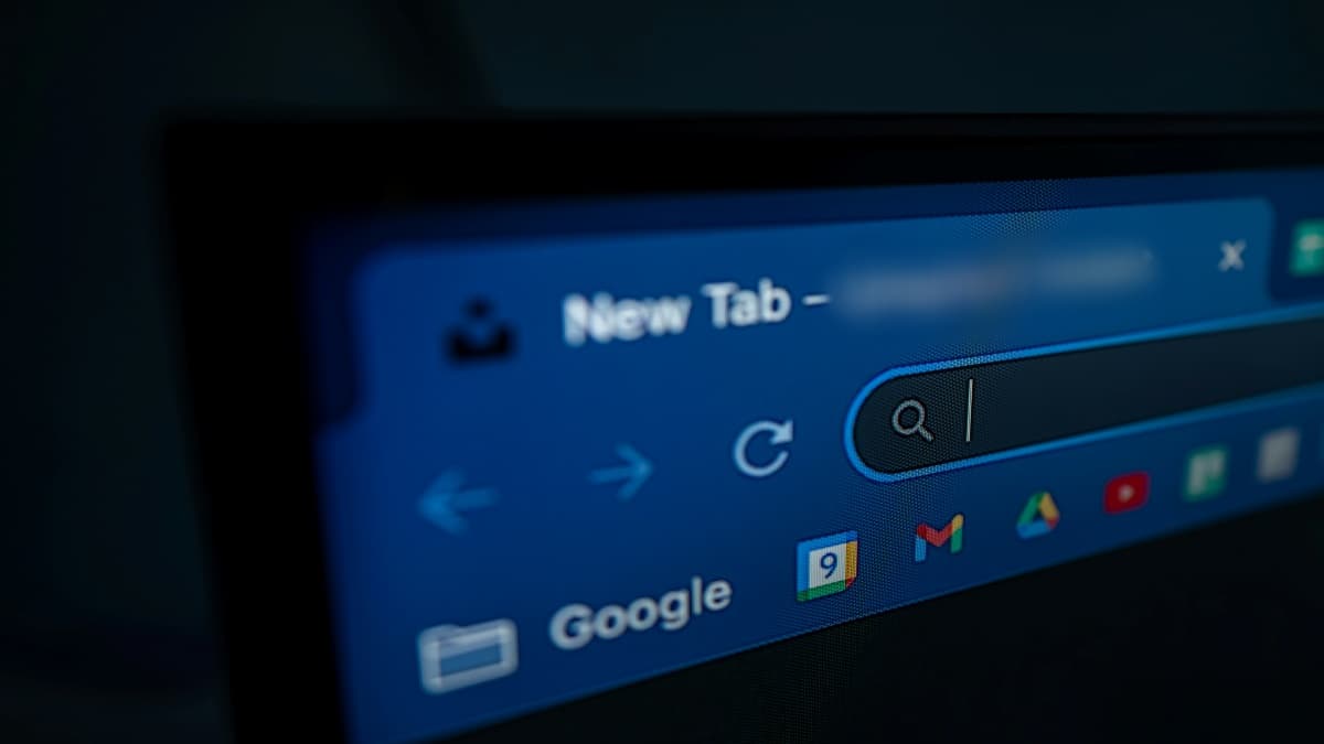 152 Chrome Live Wallpaper Extensions Caught Hiding Ad Tracking and Faking Google Search Traffic